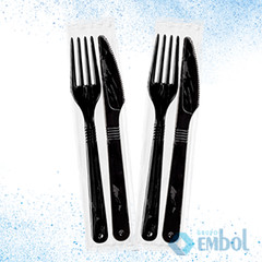 KIT SACHÊ GARFO+FACA+GUARDANAPO DESCARTÁVEL PRETO STRAWPLAST C/50